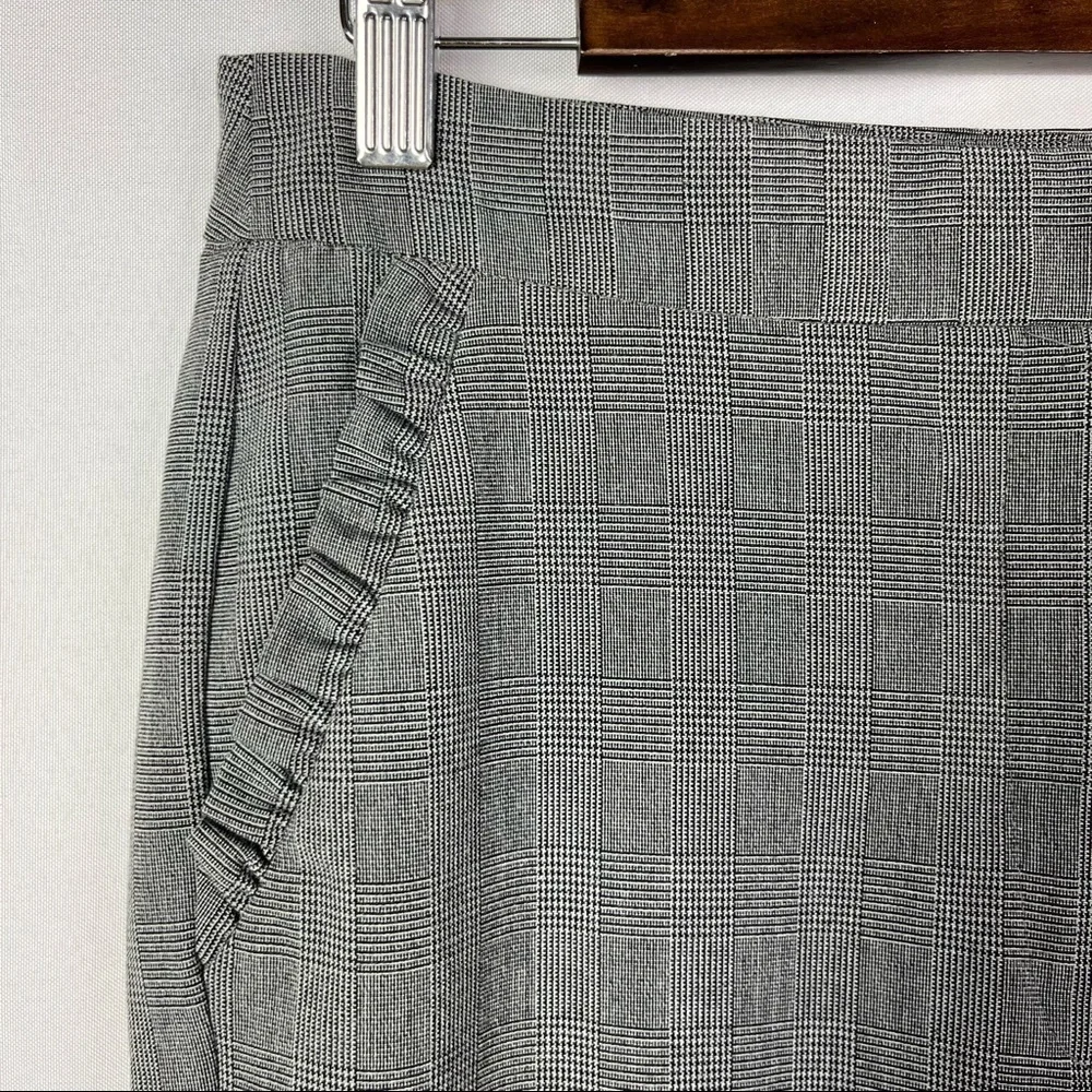 Zara TRF Gray Plaid Ruffle Straight‎ Leg Dress Trousers L